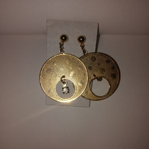 Vintage circle gold stud earrings